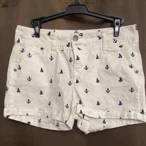 White jean shorts with navy blue anchors